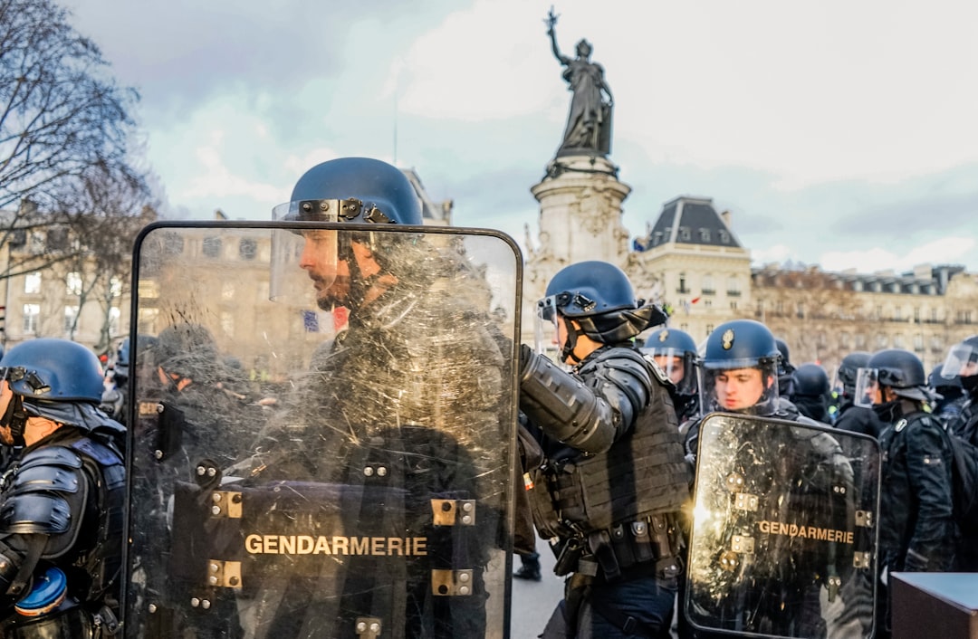 Quand les garde-fous de l'IA désarment nos défenseurs numériques